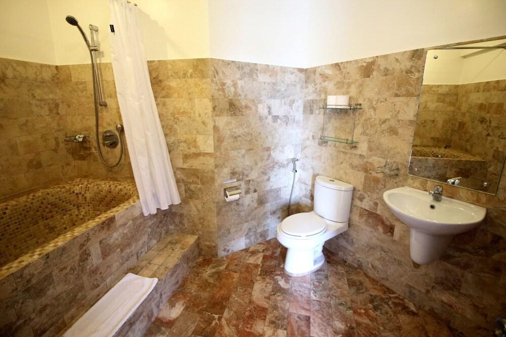 Mermaid Resort Puerto Galera Dış mekan fotoğraf